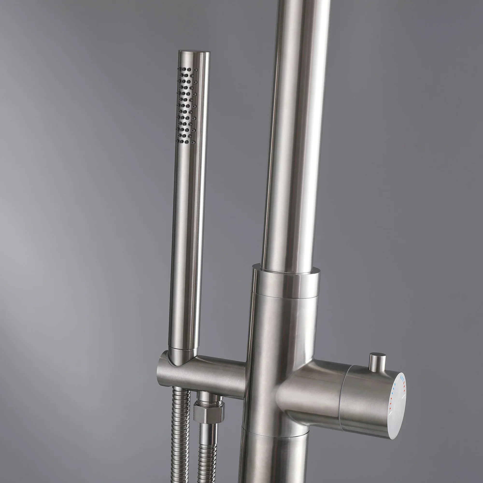 Curved Freestanding Outdoor Shower - Brushed