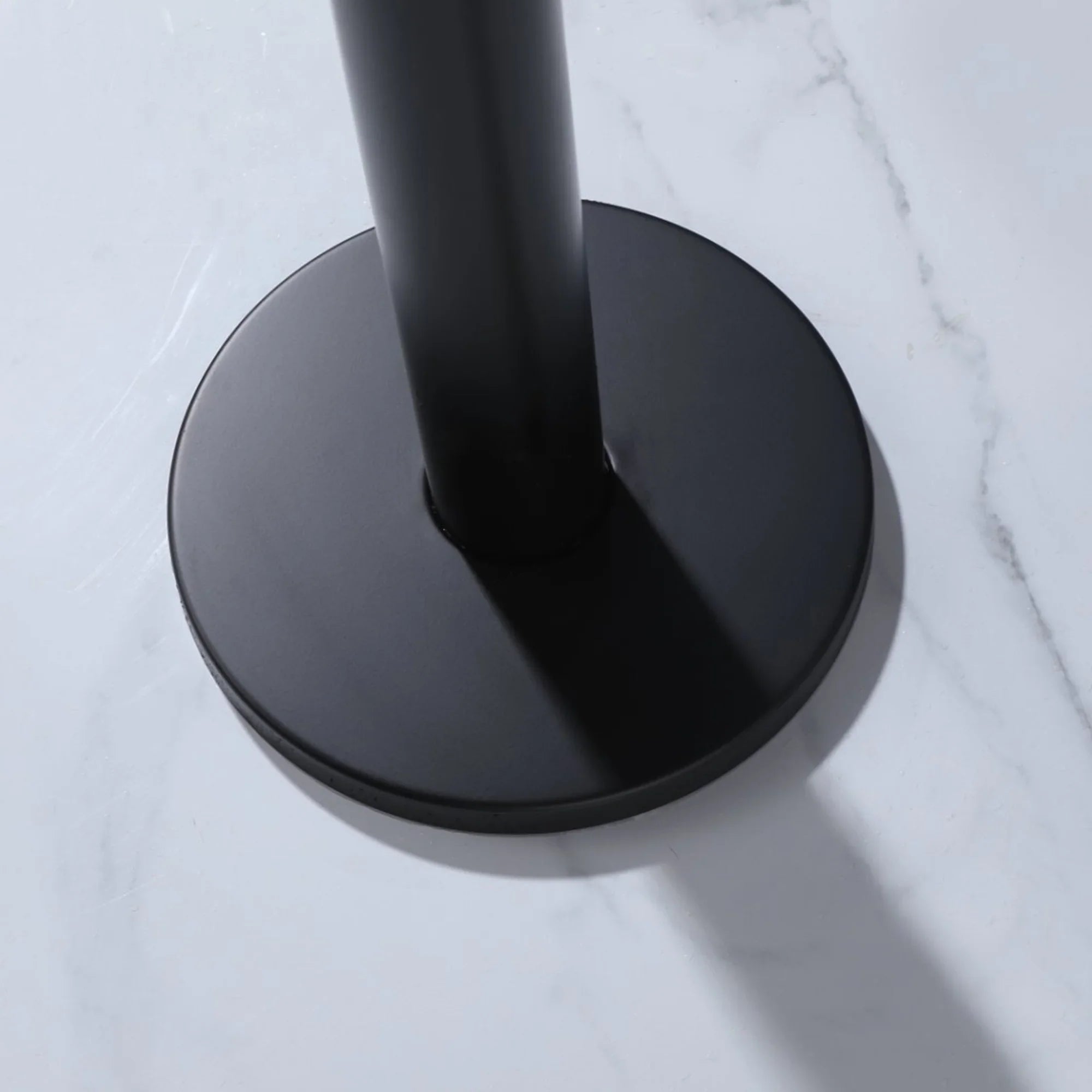 Curved Freestanding Outdoor Shower - Matte Black