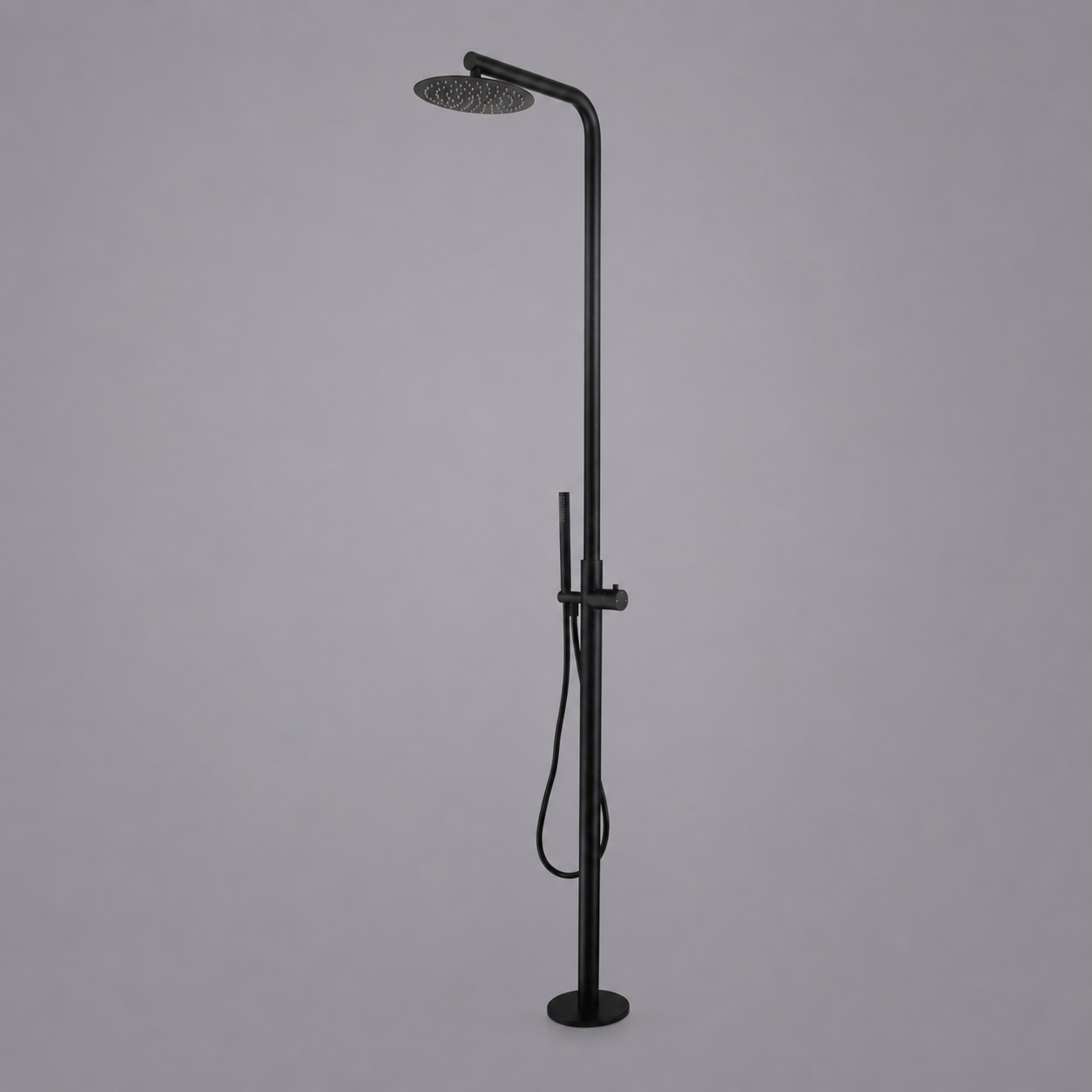Curved Freestanding Outdoor Shower - Matte Black