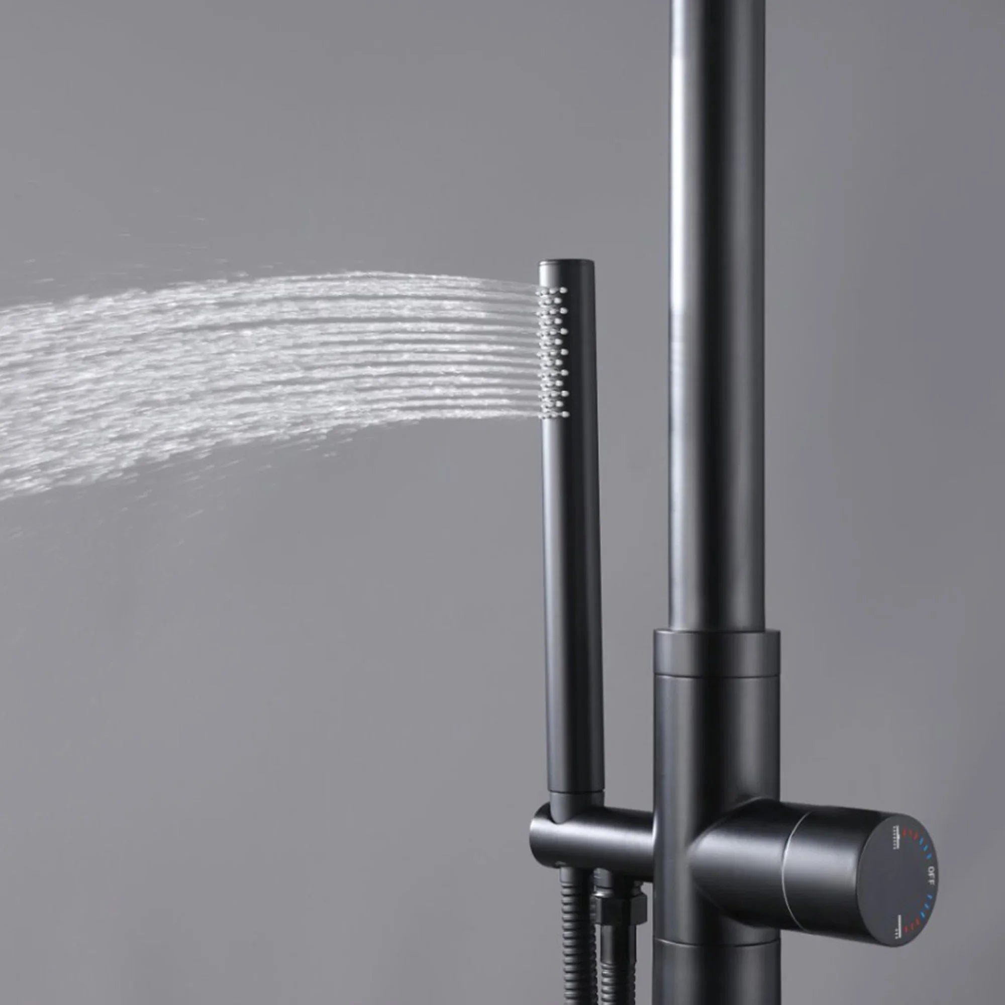 Curved Freestanding Outdoor Shower - Matte Black