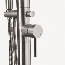 Atlas Outdoor Shower · Brushed Silver
