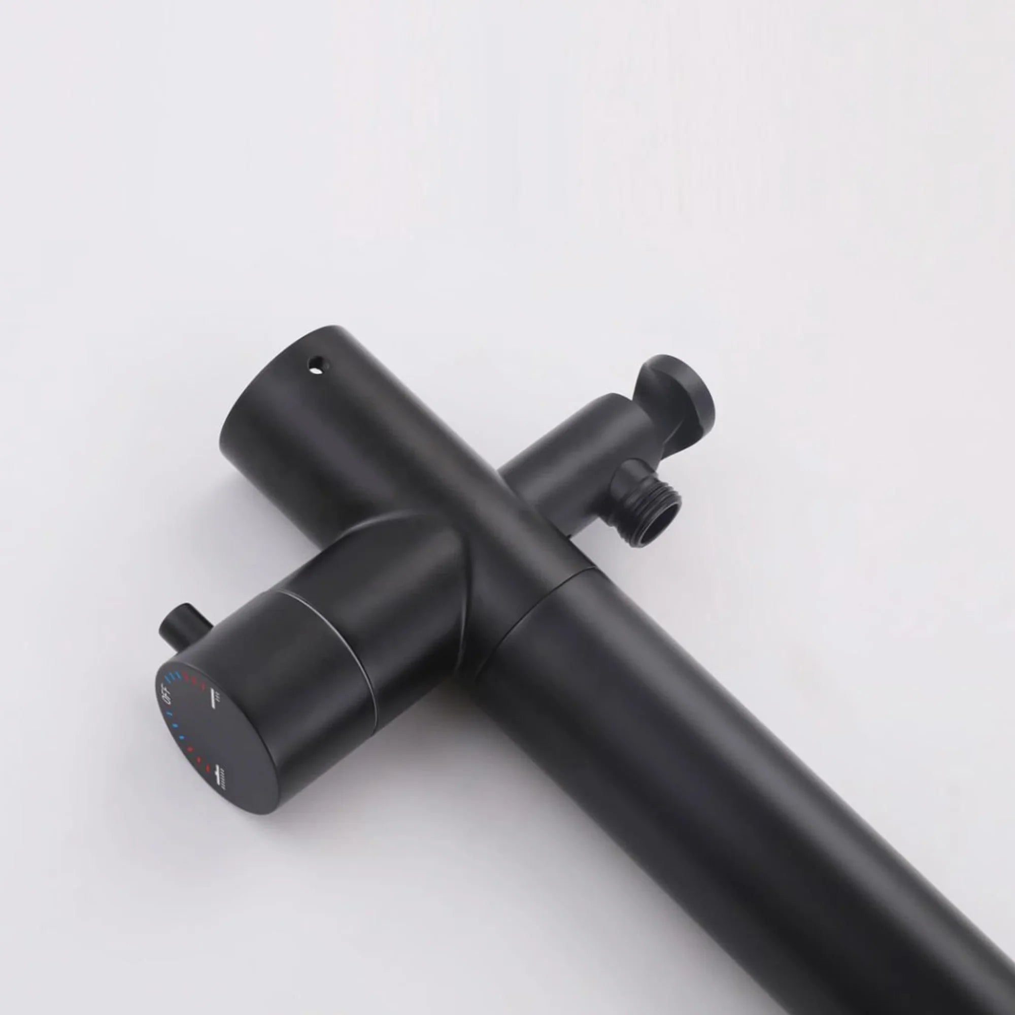 Curved Freestanding Outdoor Shower - Matte Black