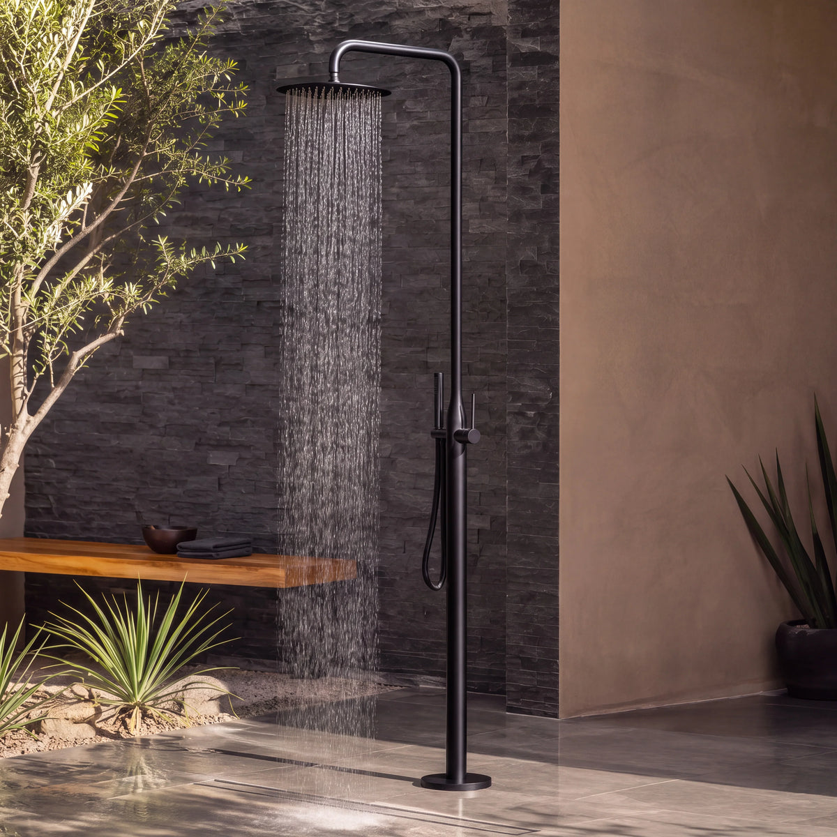 Elias Outdoor Shower · Matte Black