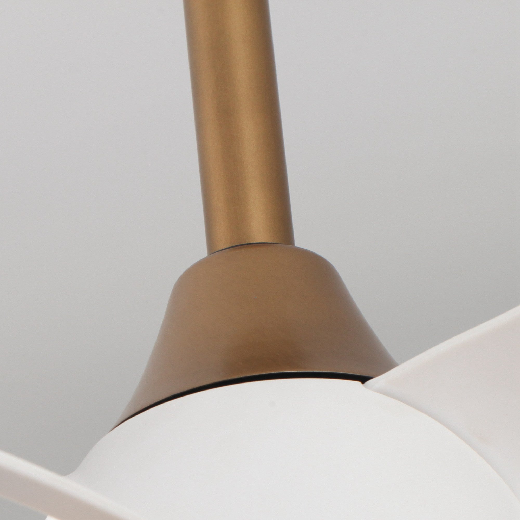 Mignon Mini White Modern Fan 28" - Perimost